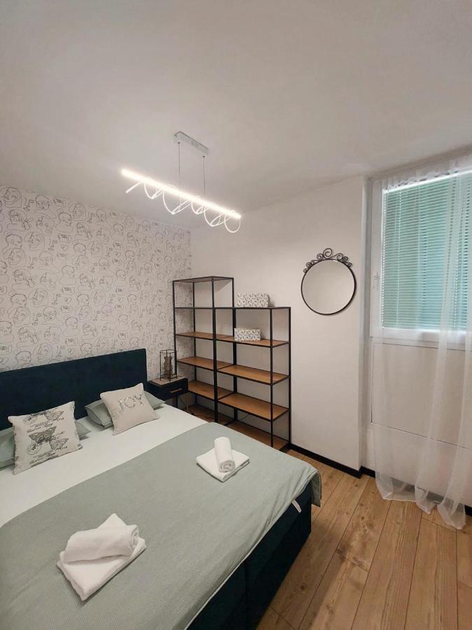 Apartment Punta Omis Exterior photo