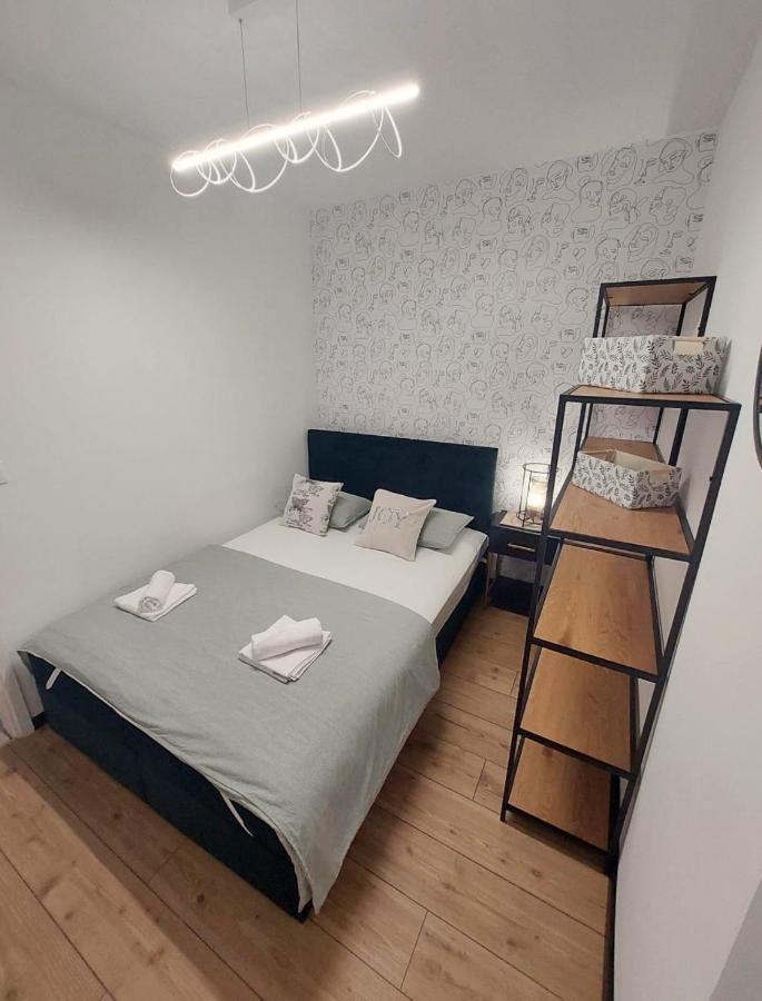 Apartment Punta Omis Exterior photo