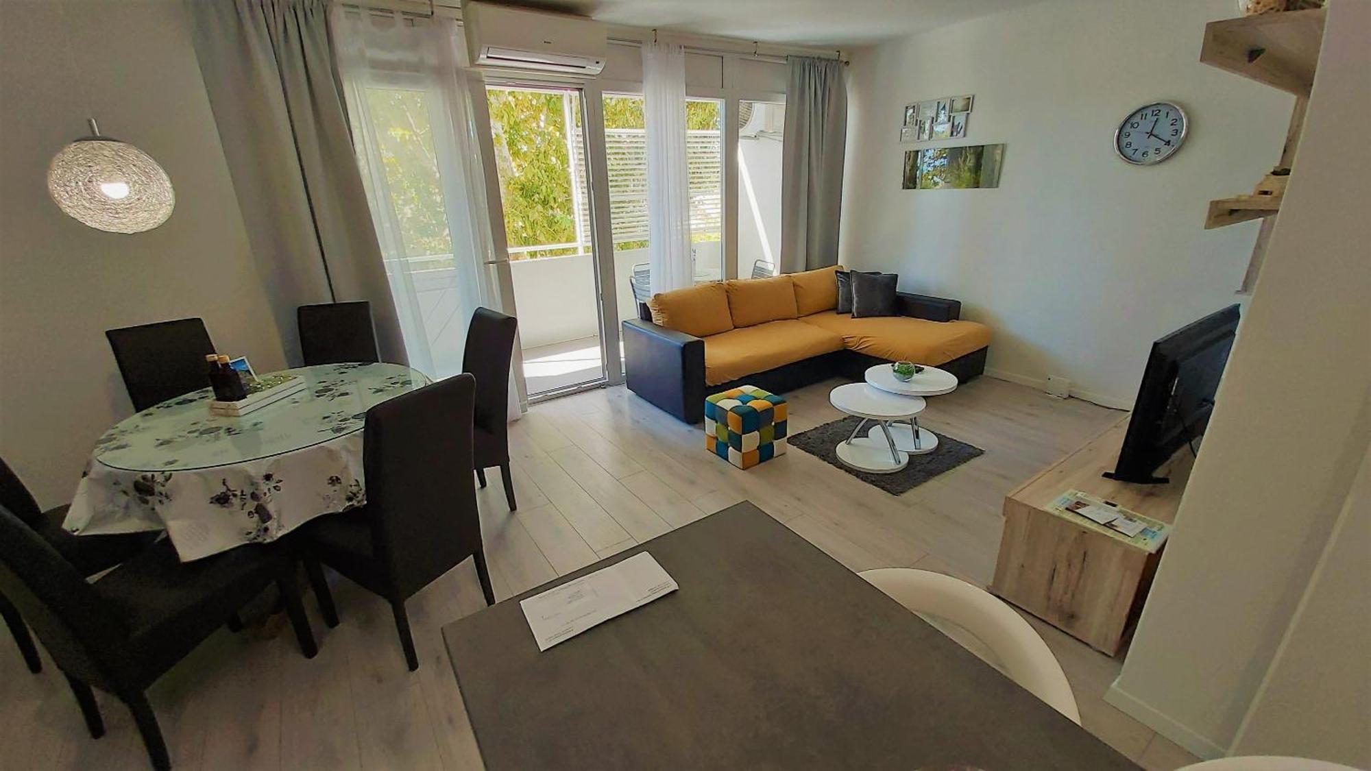 Apartment Punta Omis Exterior photo