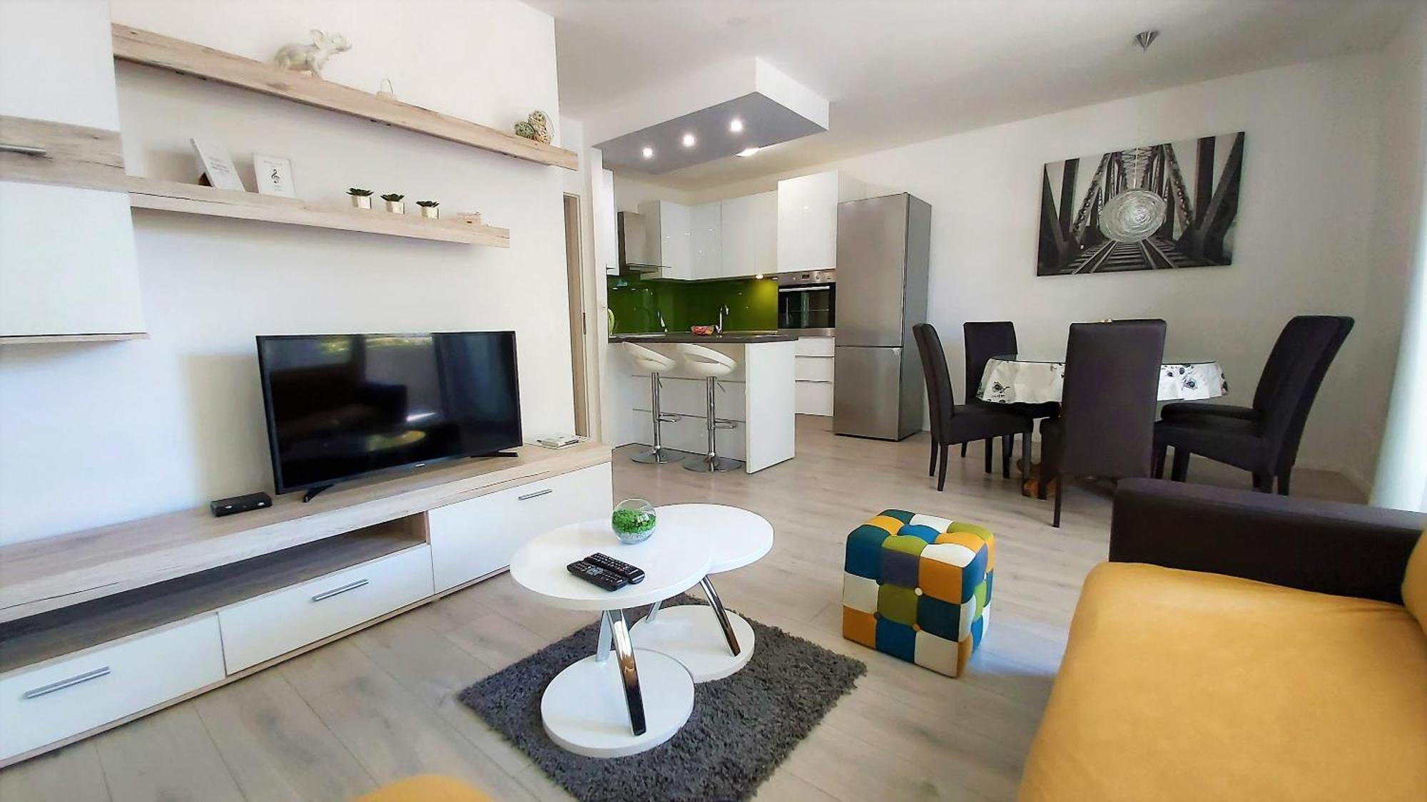 Apartment Punta Omis Exterior photo