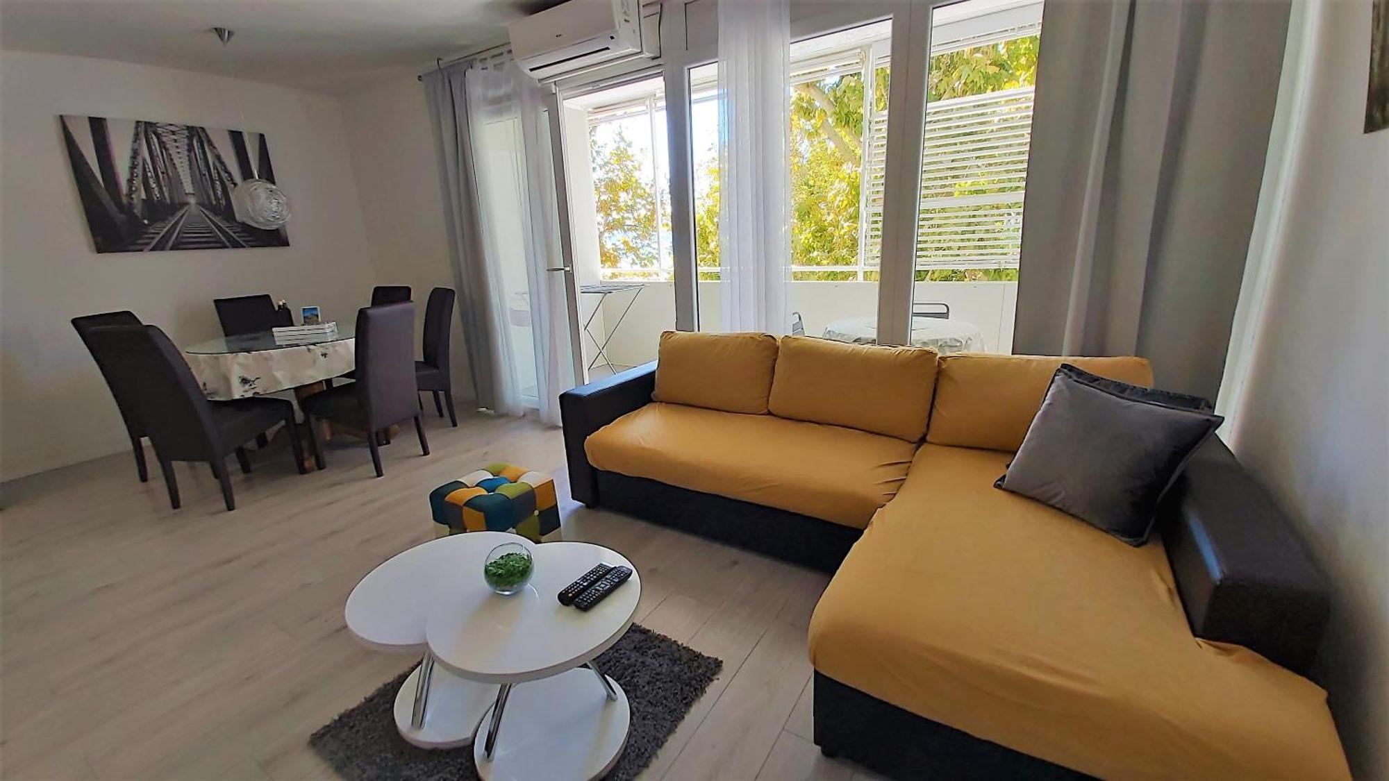 Apartment Punta Omis Exterior photo