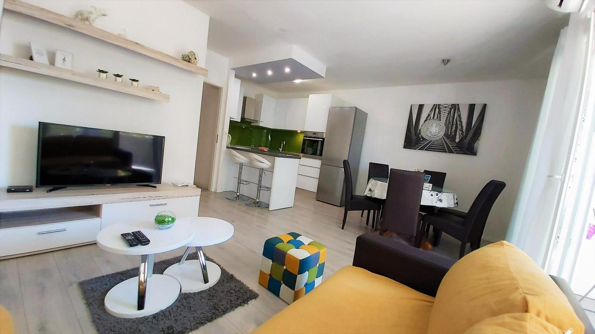 Apartment Punta Omis Exterior photo