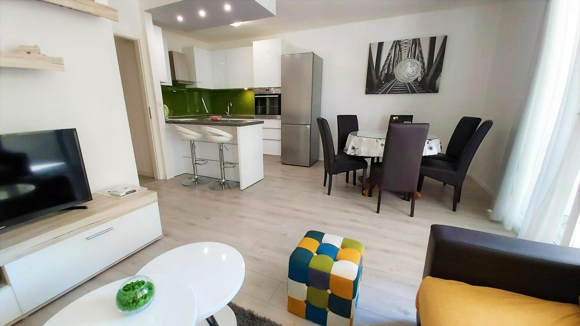 Apartment Punta Omis Exterior photo
