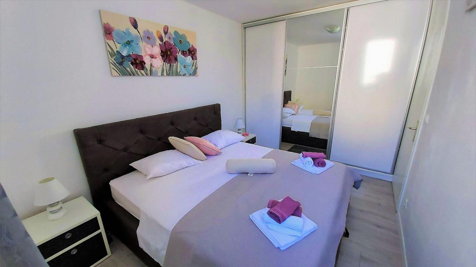 Apartment Punta Omis Exterior photo